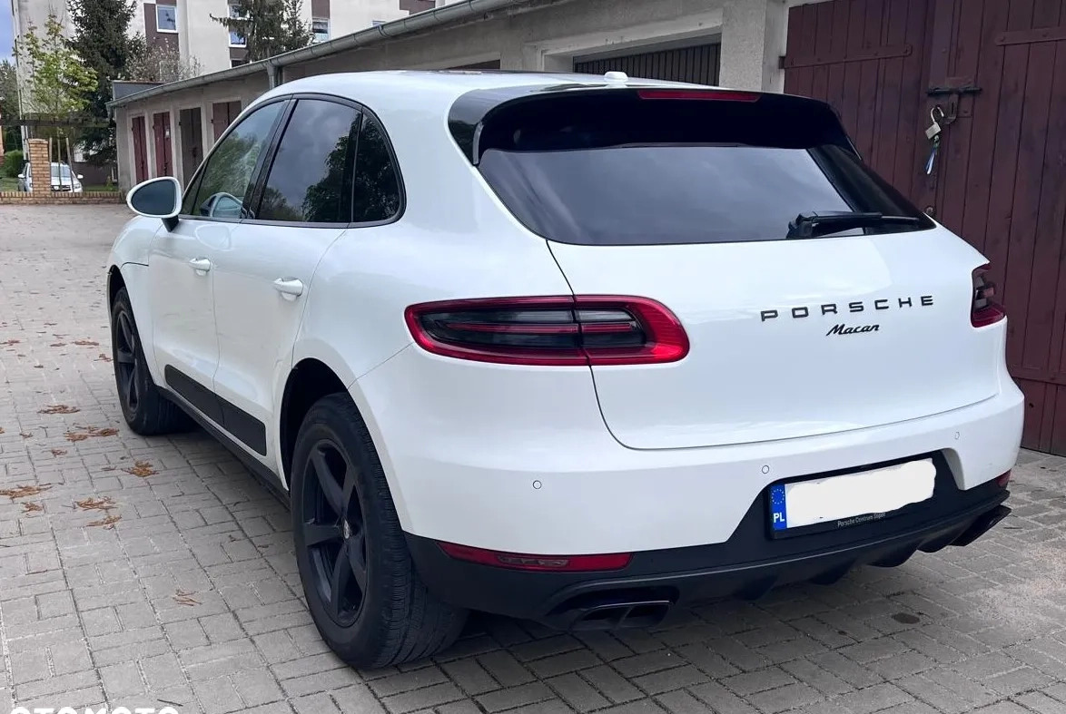 Porsche Macan cena 128000 przebieg: 82000, rok produkcji 2016 z Szczecin małe 137